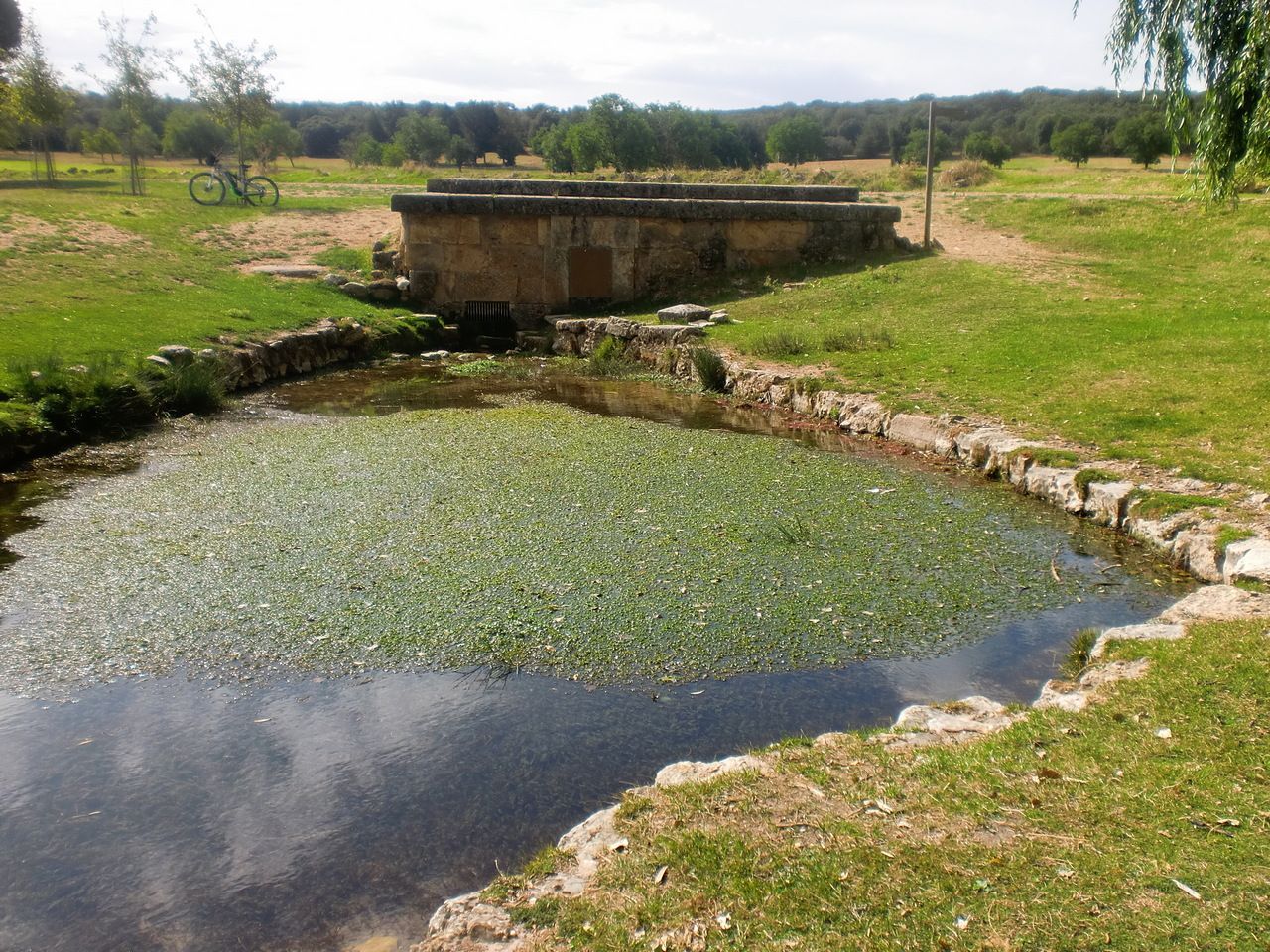 Manantial y zona de recreo